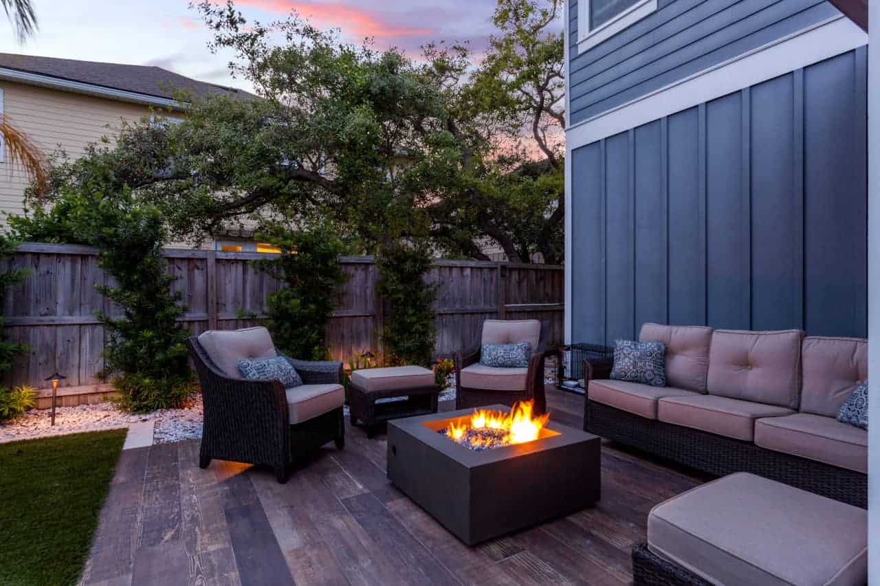 Backyard design fire pit