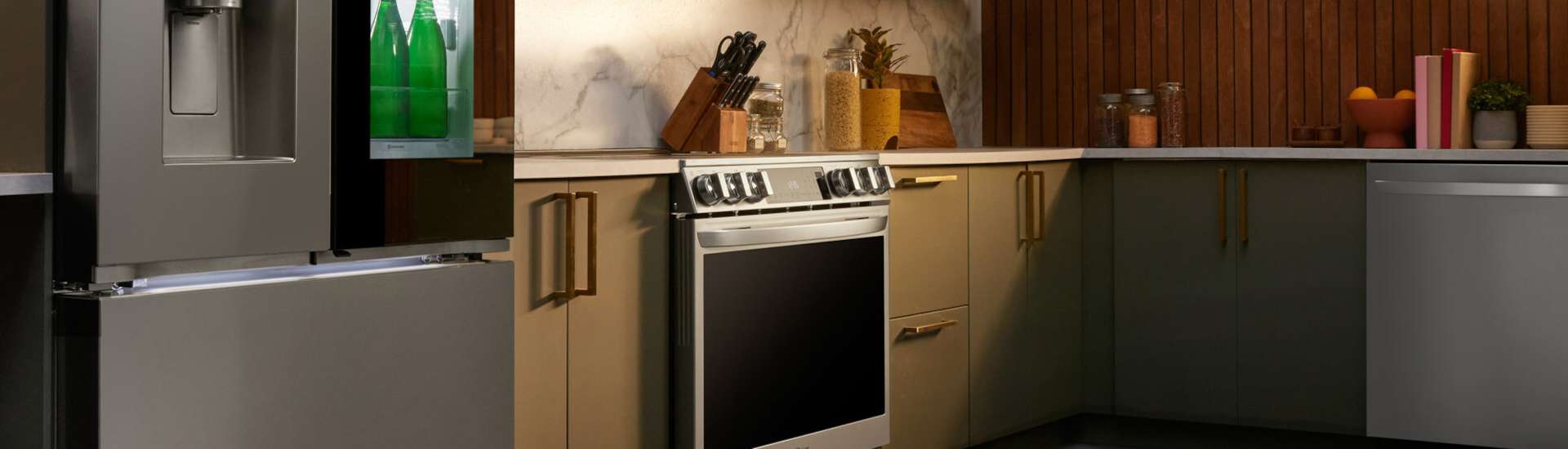 Lg_Electronics_Canada_Puts_Canadians_In_The_Zone_With_New_Line Kitchens - lg appliances in nice kitchen